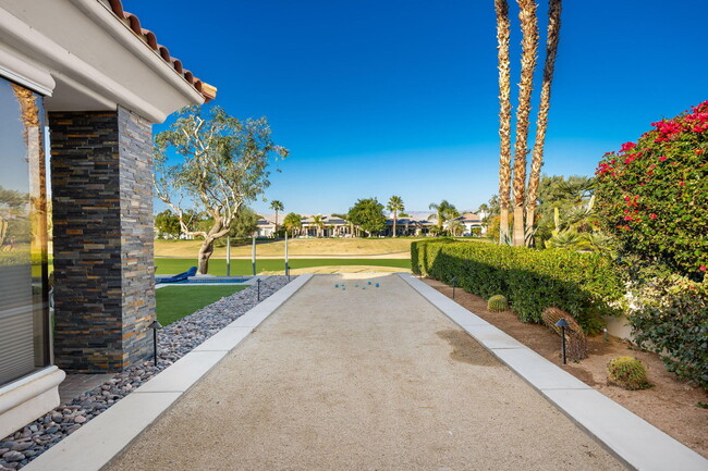 253 Loch Lomond Rd in Rancho Mirage, CA - Building Photo - Building Photo