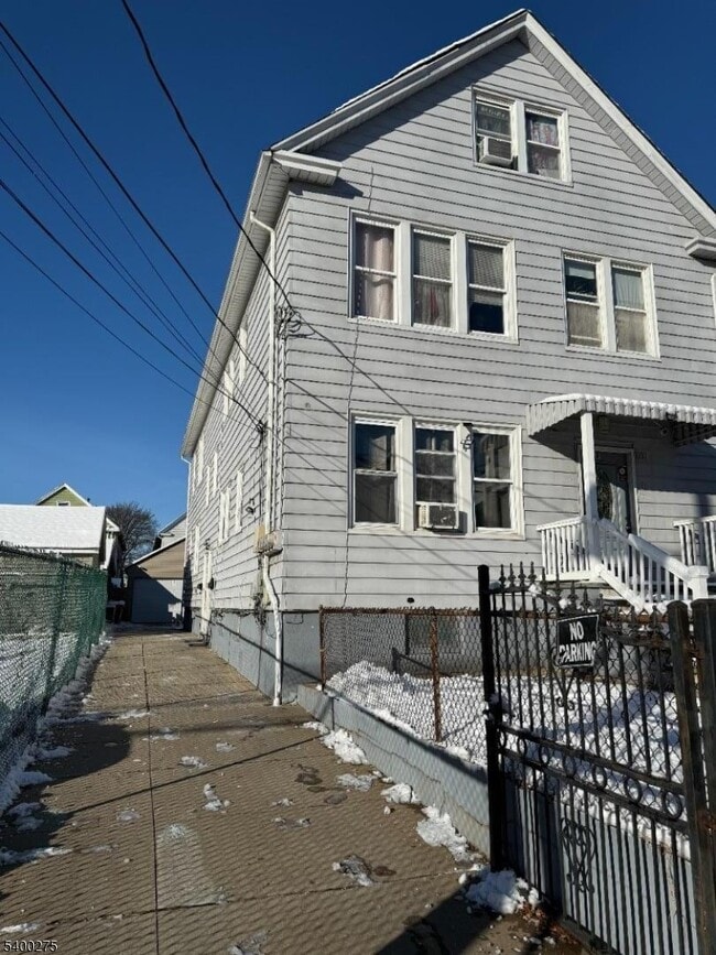 1010 Kilsyth Rd in Elizabeth, NJ - Building Photo - Building Photo