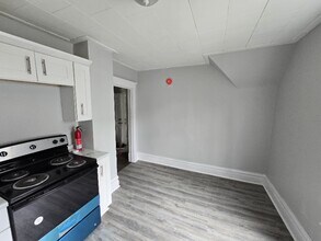 914 Clinton Ave in Kalamazoo, MI - Building Photo - Building Photo