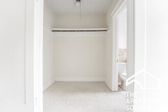 2714 N Milwaukee Ave in Chicago, IL - Foto de edificio - Building Photo