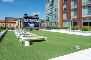 Everly on The Loop in St. Louis, MO - Building Photo