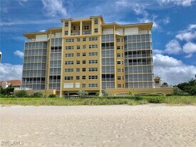 9577 Gulf Shore Dr in Naples, FL - Building Photo