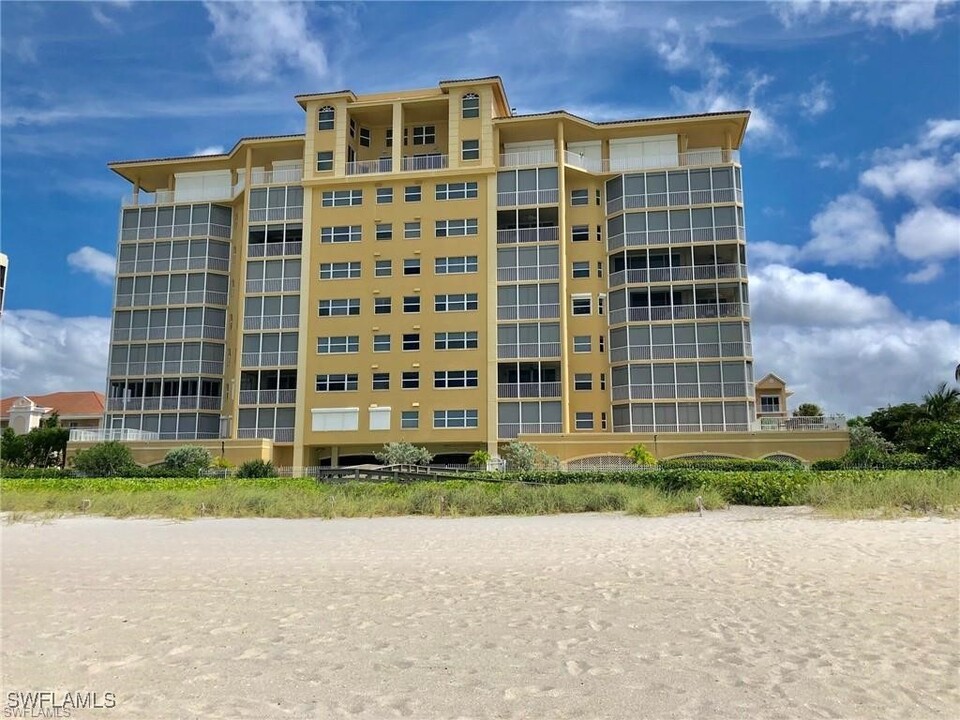 9577 Gulf Shore Dr in Naples, FL - Building Photo