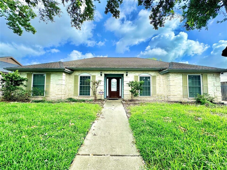 7914 Candle Ln in Houston, TX - Building Photo