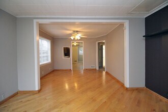 5126 SE Monroe St in Milwaukie, OR - Building Photo - Building Photo