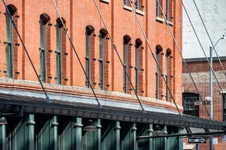 River Lofts in New York, NY - Foto de edificio - Building Photo