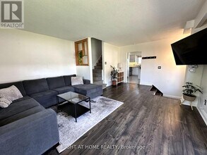 166 Barkley Crescent in Oshawa, ON - Building Photo - Building Photo