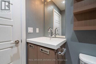 90 Stadium Rd in Toronto, ON - Building Photo - Building Photo