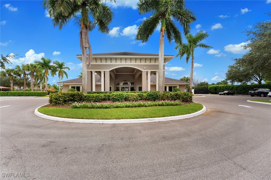 14582 Grapevine Dr in Naples, FL - Building Photo