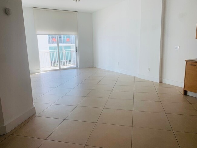 2275 Biscayne Blvd in Miami, FL - Foto de edificio - Building Photo