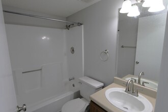 6320 S 72nd St in Ralston, NE - Building Photo - Building Photo