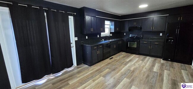 408 Wagon Wheel Trail in Radcliff, KY - Building Photo - Building Photo