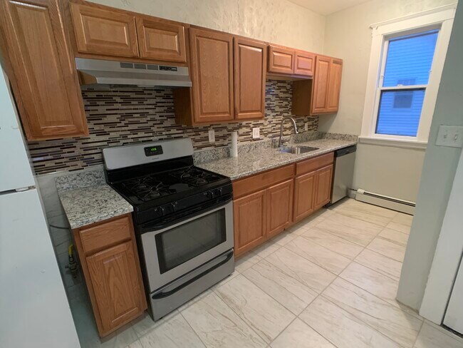 165 Chiswick Rd, Unit 1 in Boston, MA - Foto de edificio - Building Photo