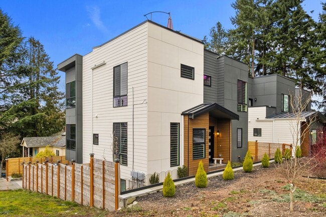 8455 24th Ave SW in Seattle, WA - Building Photo - Building Photo