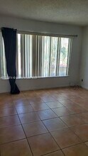 2551 NW 39th Terrace in Lauderdale Lakes, FL - Foto de edificio - Building Photo