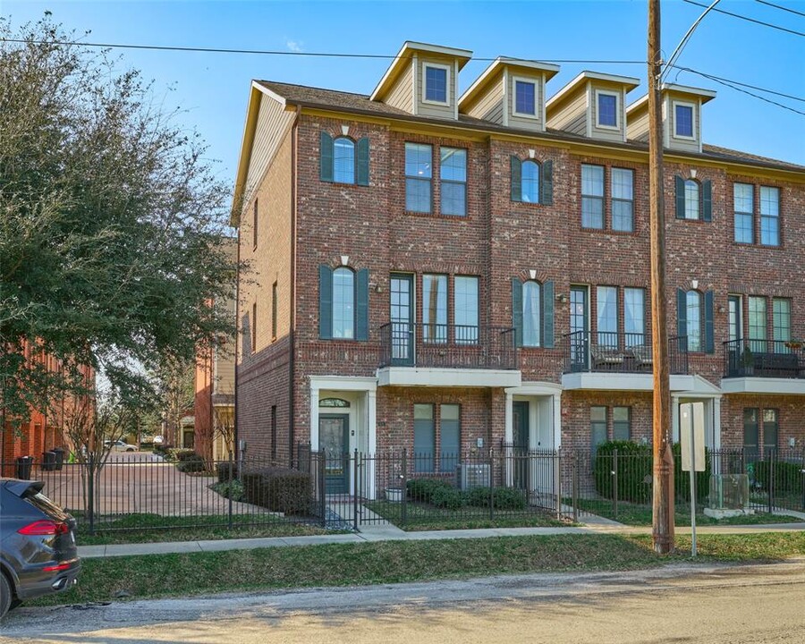 2110 Shearn St in Houston, TX - Building Photo