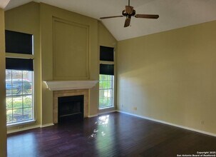 5955 Heather View in San Antonio, TX - Building Photo - Building Photo