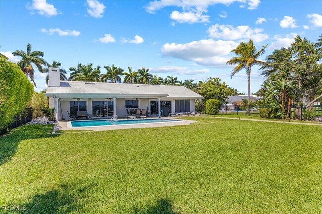 252 Bayshore Dr in Cape Coral, FL - Building Photo - Building Photo