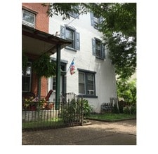 Bath Road Apartments in Bristol, PA - Foto de edificio - Building Photo