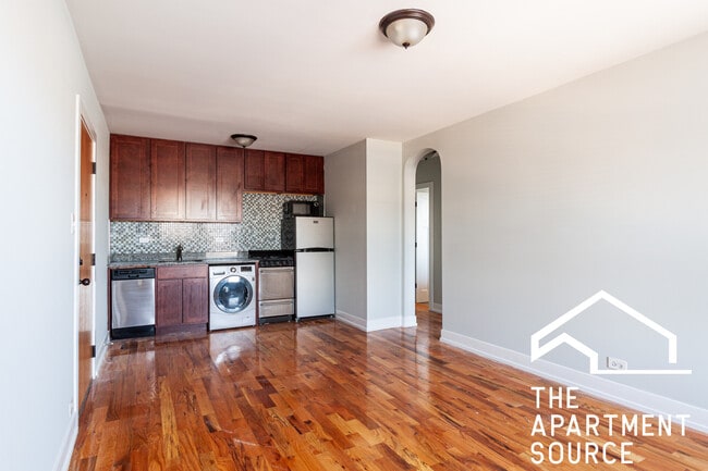 556 W Arlington Pl, Unit 806