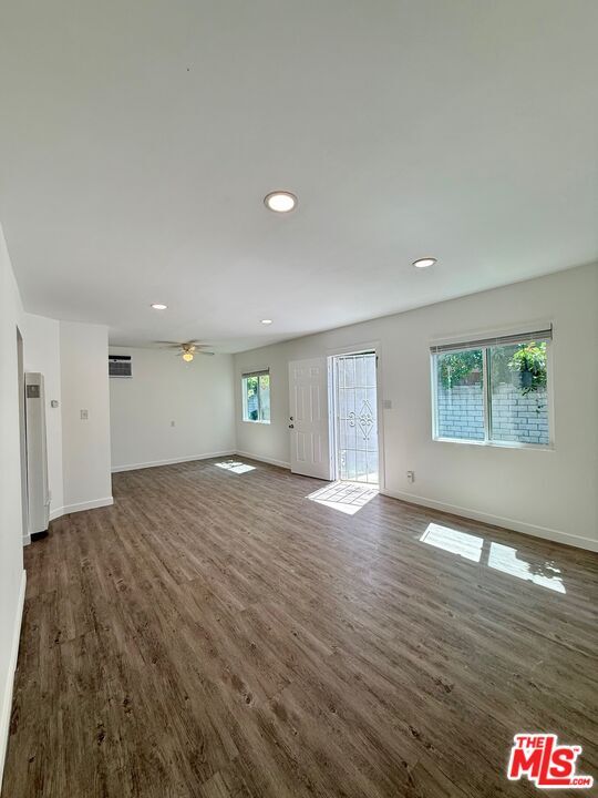 20841 Community St in Los Angeles, CA - Building Photo - Building Photo
