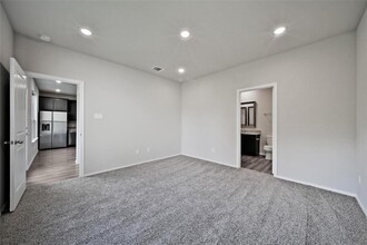 507 Navajo Dr in Montgomery, TX - Building Photo - Building Photo