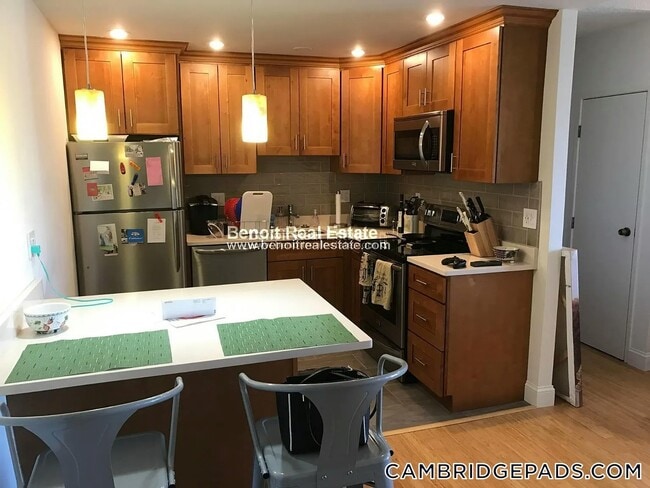 2353 Massachusetts Ave in Cambridge, MA - Building Photo - Building Photo