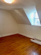 15 Maple St, Unit 2 in Stoneham, MA - Foto de edificio - Building Photo