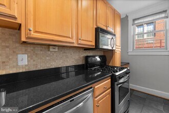 3024 Wisconsin Ave NW in Washington, DC - Foto de edificio - Building Photo