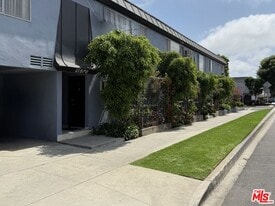 11570 Nebraska Ave in Los Angeles, CA - Building Photo