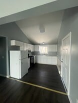 11 Elizabeth St, Unit 3 in Uxbridge, MA - Building Photo