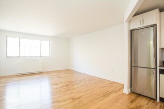 250 W 19th St in New York, NY - Building Photo - Building Photo