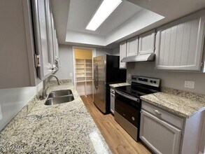 16635 N Cave Creek Rd-Unit -227 in Phoenix, AZ - Building Photo - Building Photo