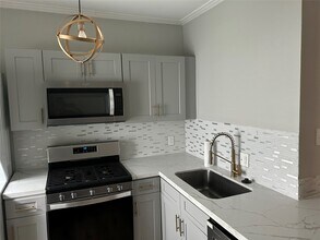 5105 Sherman St in Houston, TX - Building Photo - Building Photo