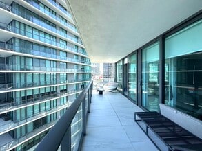 650 NE 32nd St, Unit 1401 in Miami, FL - Foto de edificio - Building Photo