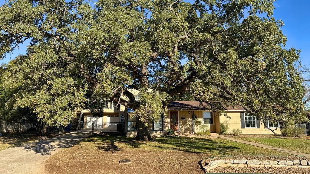 918 Cypress St in Kerrville, TX - Building Photo