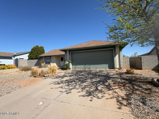 1821 E Periwinkle Way in Sierra Vista, AZ - Building Photo - Building Photo