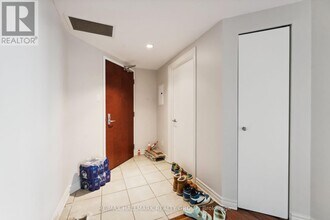 234-1234 Rideau St in Ottawa, ON - Building Photo - Building Photo