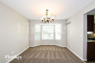 1006 Trifecta Dr in Florissant, MO - Building Photo - Building Photo