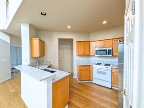 2407 NE Mocha Way in Hillsboro, OR - Foto de edificio - Building Photo