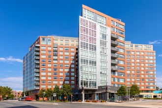 Elevation at Washington Gateway in Washington, DC - Foto de edificio - Building Photo