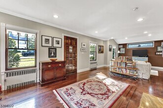 19 Forest Dr in Bloomfield, NJ - Building Photo - Building Photo