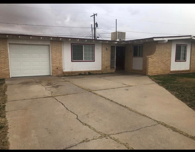 property at 5620 Salem Dr