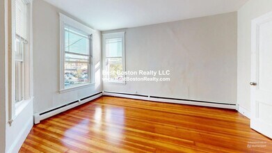 16 R Warren Ave in Somerville, MA - Building Photo - Building Photo
