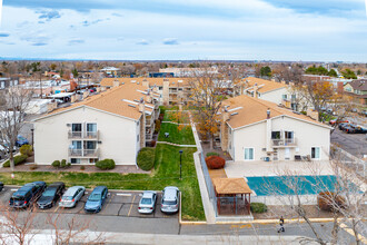 Wellington Condominiums in Lakewood, CO - Building Photo - Building Photo