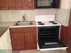 2534 Taft St in Hollywood, FL - Building Photo - Building Photo