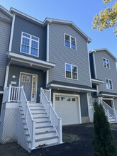 8 Elton St in Worcester, MA - Foto de edificio - Building Photo