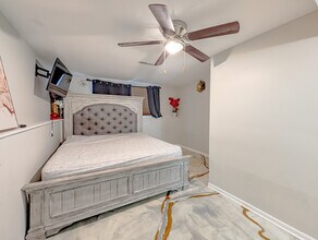 8616 Hickory Ave in Crystal Lake, IL - Foto de edificio - Building Photo