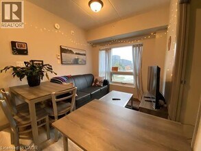 275 Larch St in Waterloo, ON - Building Photo - Building Photo