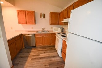 1915 Deerhaven Ln NE in Rochester, MN - Building Photo - Building Photo